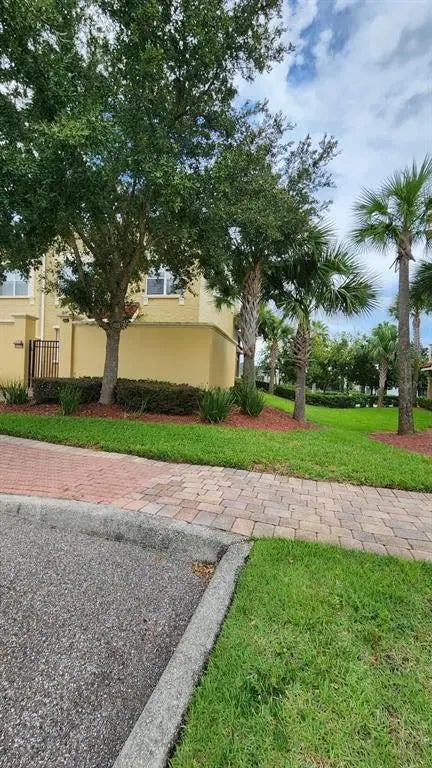 2616 Bella Vista Drive, DAVENPORT
