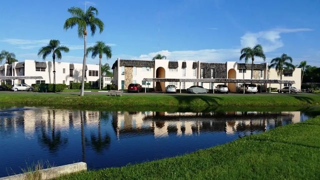 221 Fernwood Circle 221, SEMINOLE