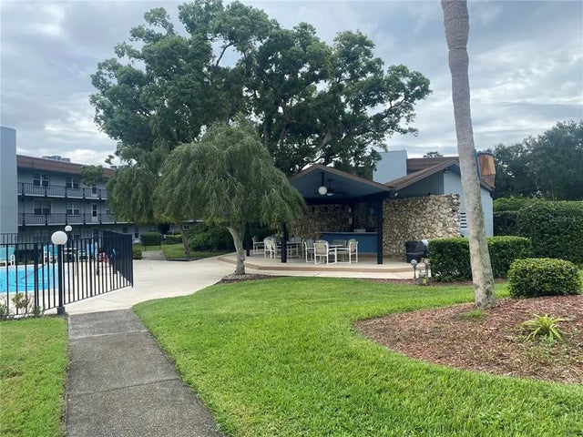333 Lake Howard Drive Nw 213d, WINTER HAVEN