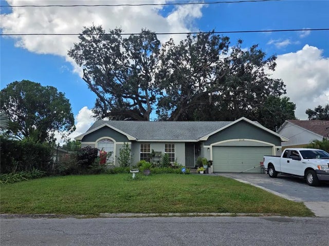 2114 W Hanna Avenue, TAMPA