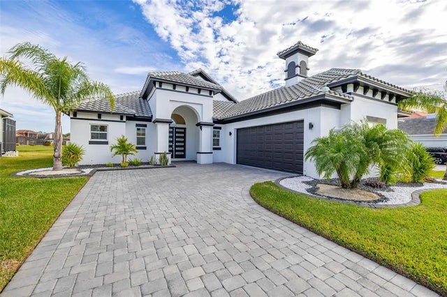 2592 Heritage Green Avenue, DAVENPORT