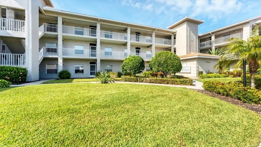 9610 Club South Circle 4106, SARASOTA