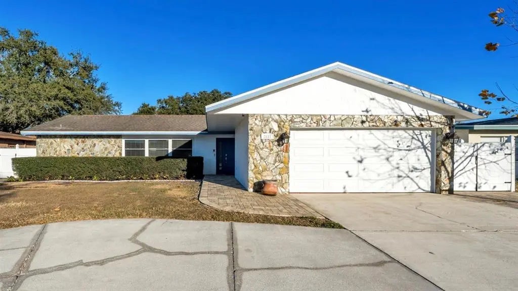 2033 58th Lane N, CLEARWATER