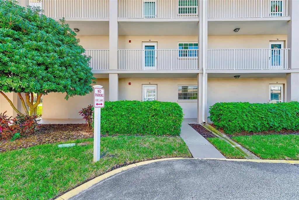 10215 Regal Drive 16, LARGO