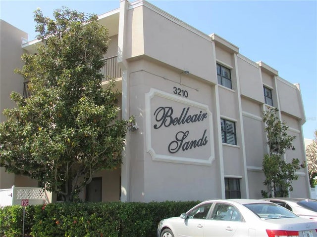 3210 Gulf Boulevard 301, BELLEAIR BEACH