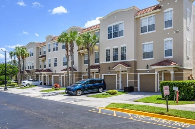 8001 Cool Breeze Drive 121, ORLANDO