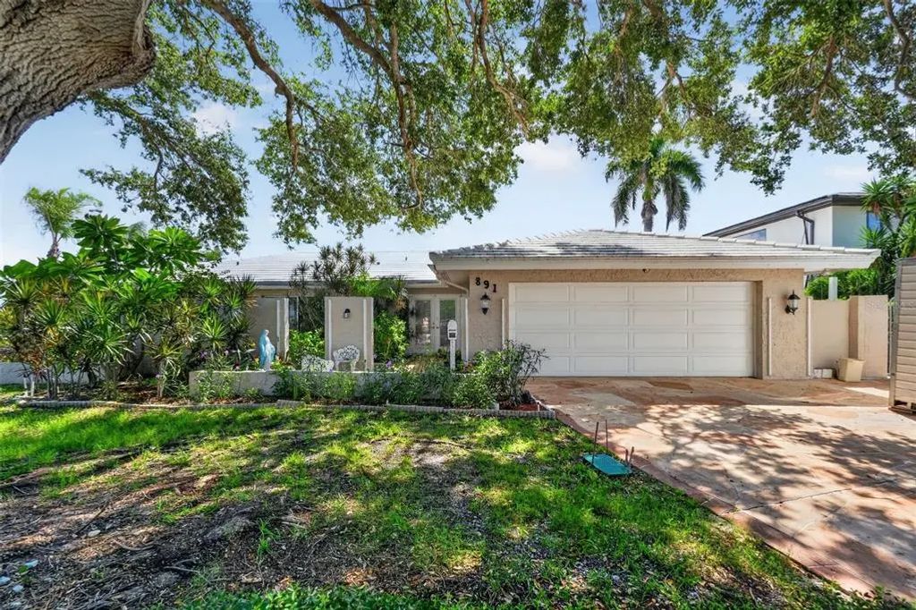 891 Island Way, CLEARWATER BEACH