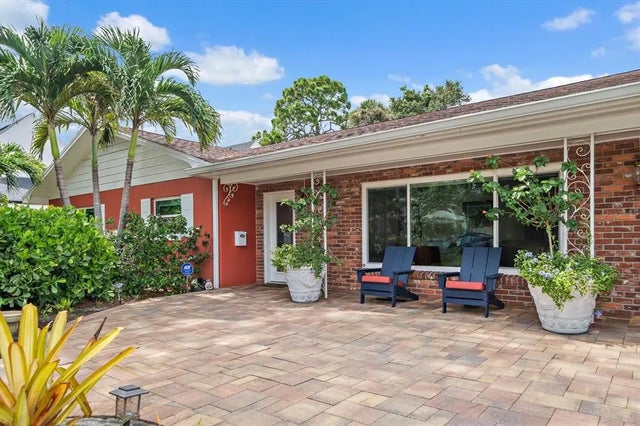 252 S Garden Circle, BELLEAIR