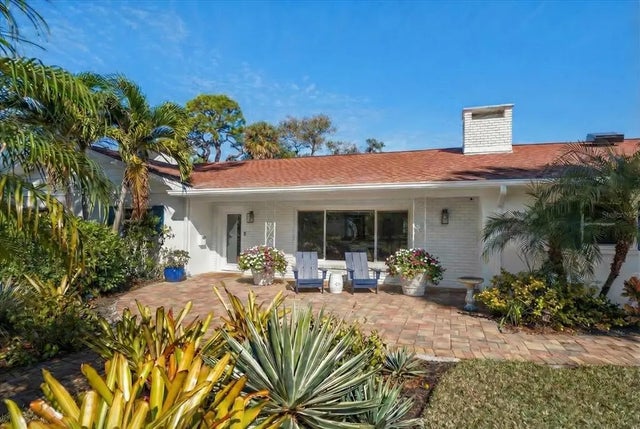 252 S Garden Circle, BELLEAIR