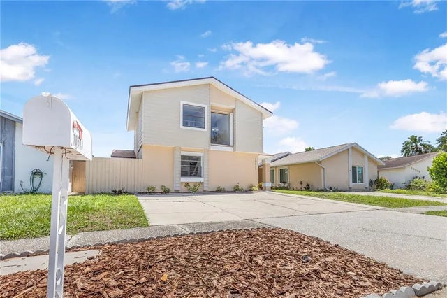 10513 Parkcrest Drive, TAMPA