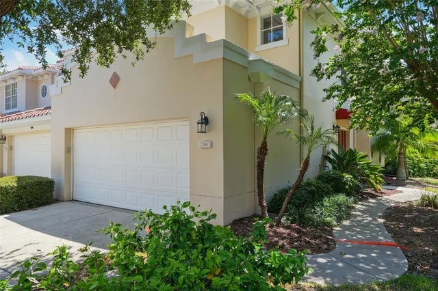 290 Valencia Circle, ST PETERSBURG