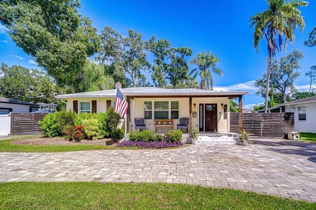 1013 W Berry Avenue, TAMPA