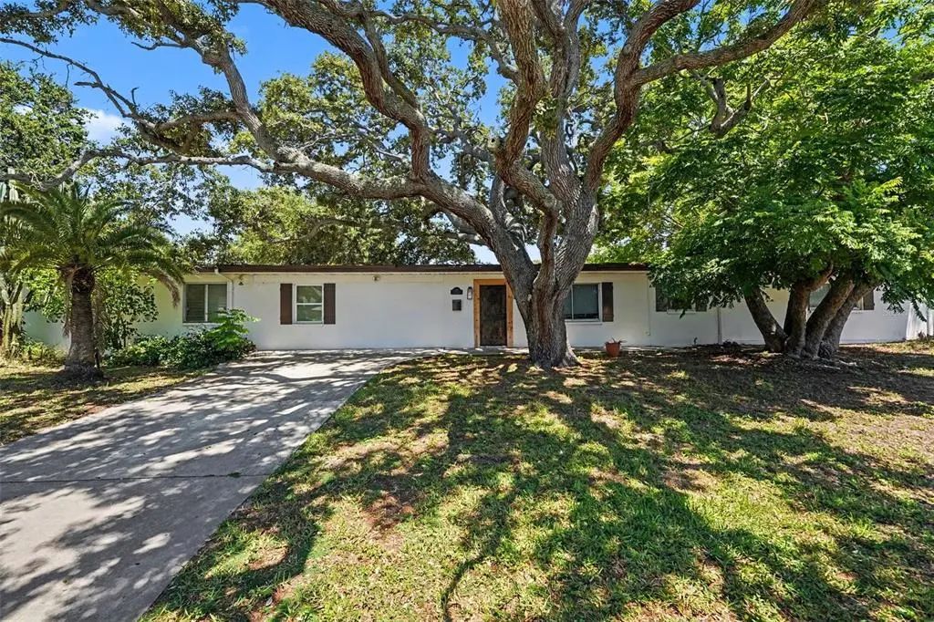 217 Garden Circle, BELLEAIR