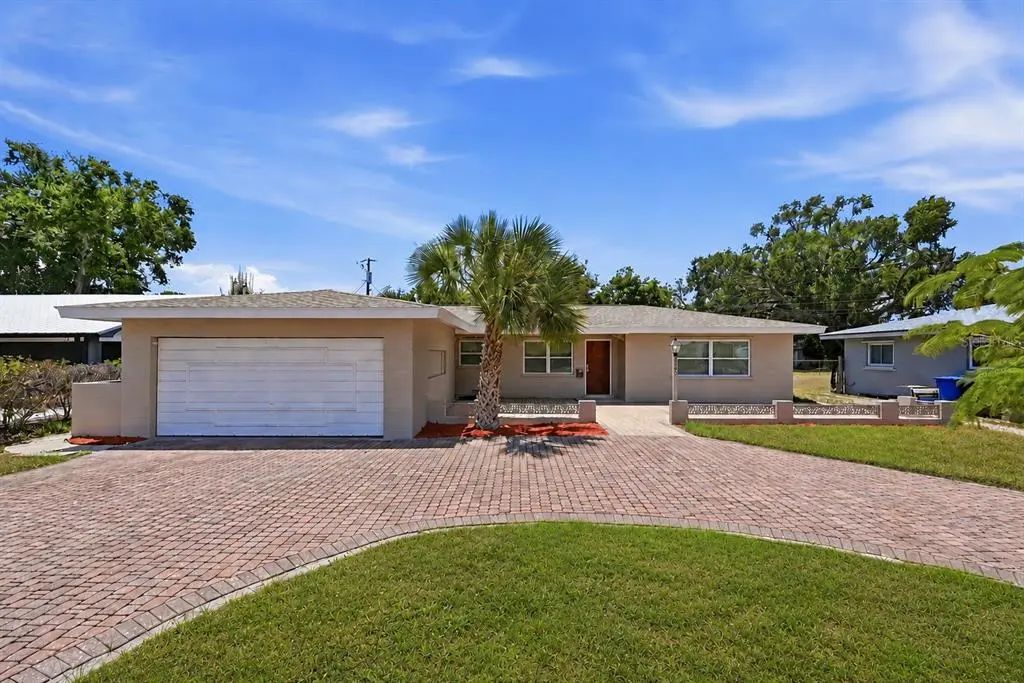 2440 66th Avenue S, ST. PETERSBURG