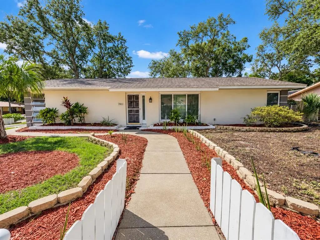 1000 Rosetree Lane, TARPON SPRINGS