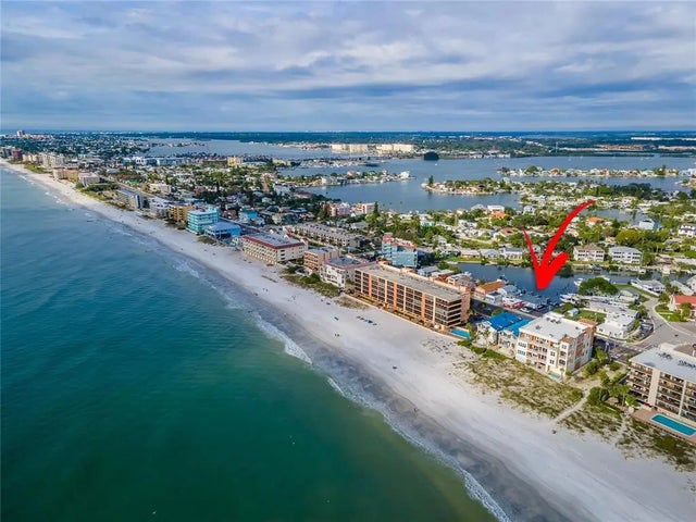 13711 Gulf Boulevard 1, MADEIRA BEACH