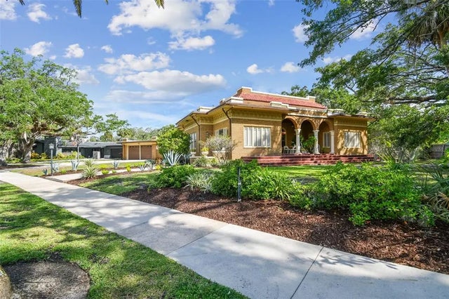 2710 N Dundee Street, TAMPA