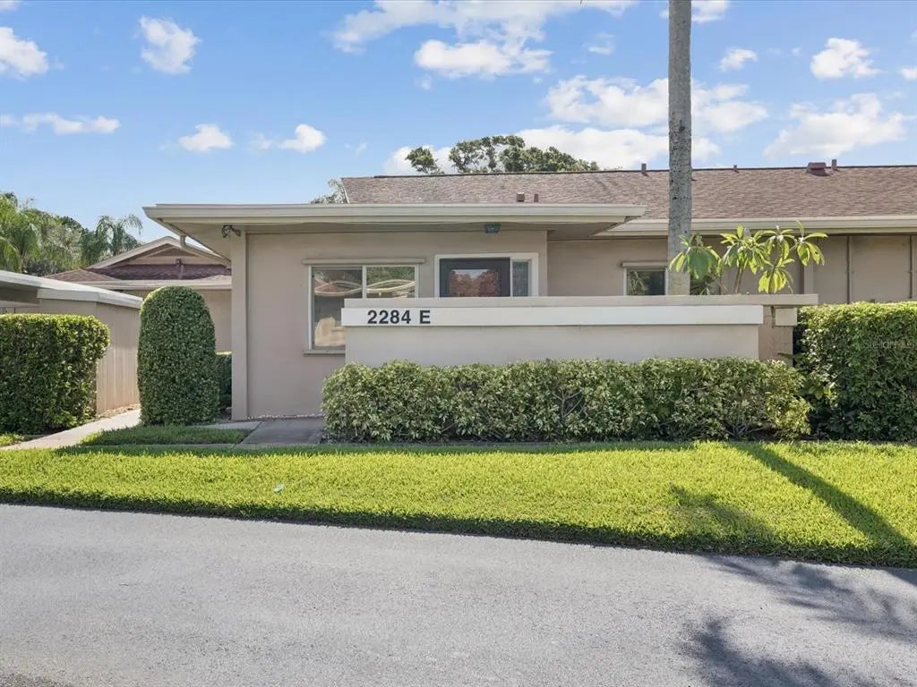 2284 Oak Neck Road E, CLEARWATER