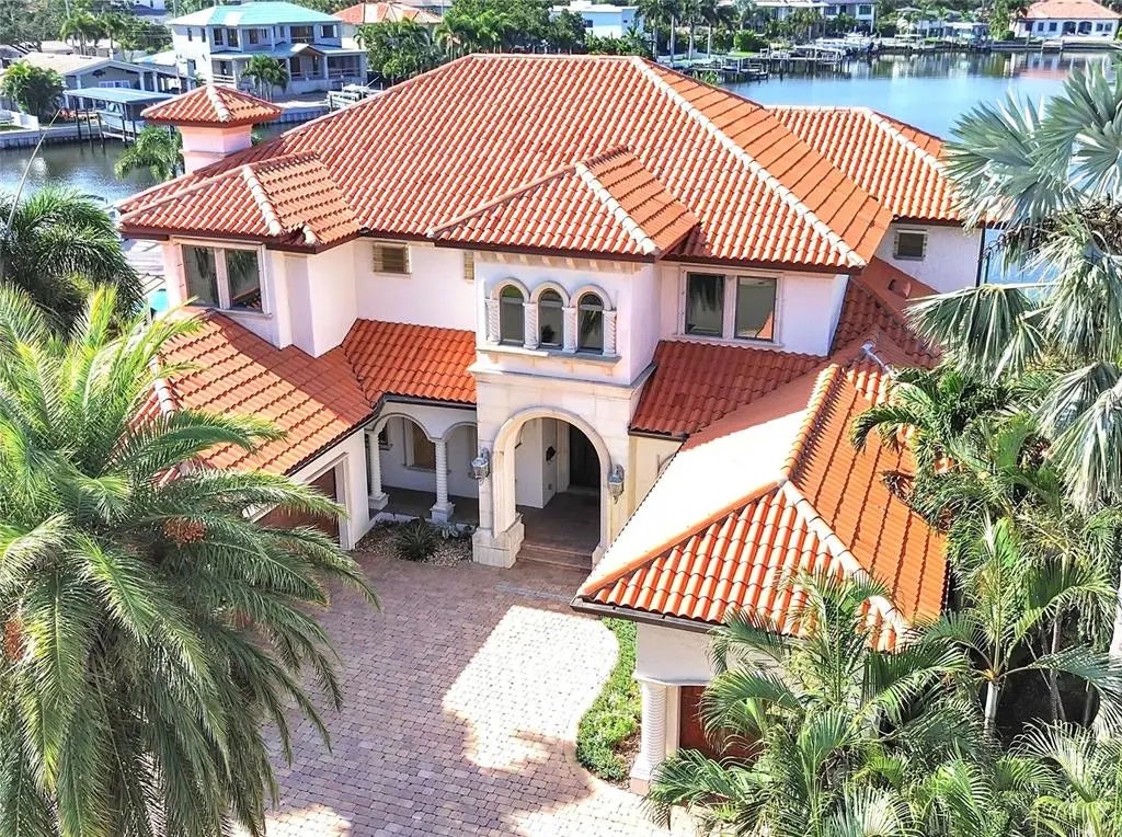 1097 Eden Isle Drive Ne, ST PETERSBURG