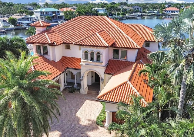 1097 Eden Isle Drive Ne, ST PETERSBURG