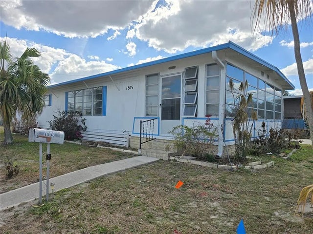 1805 Blue Lake Drive, LAKELAND