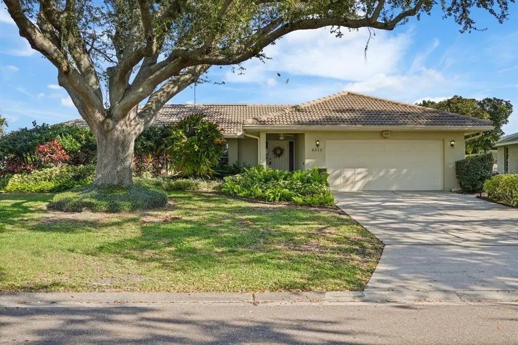 8515 Macoma Drive Ne, ST PETERSBURG