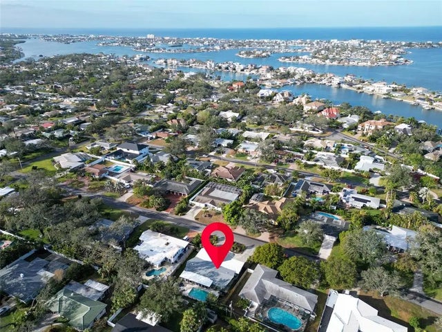 307 Orangewood Lane, LARGO