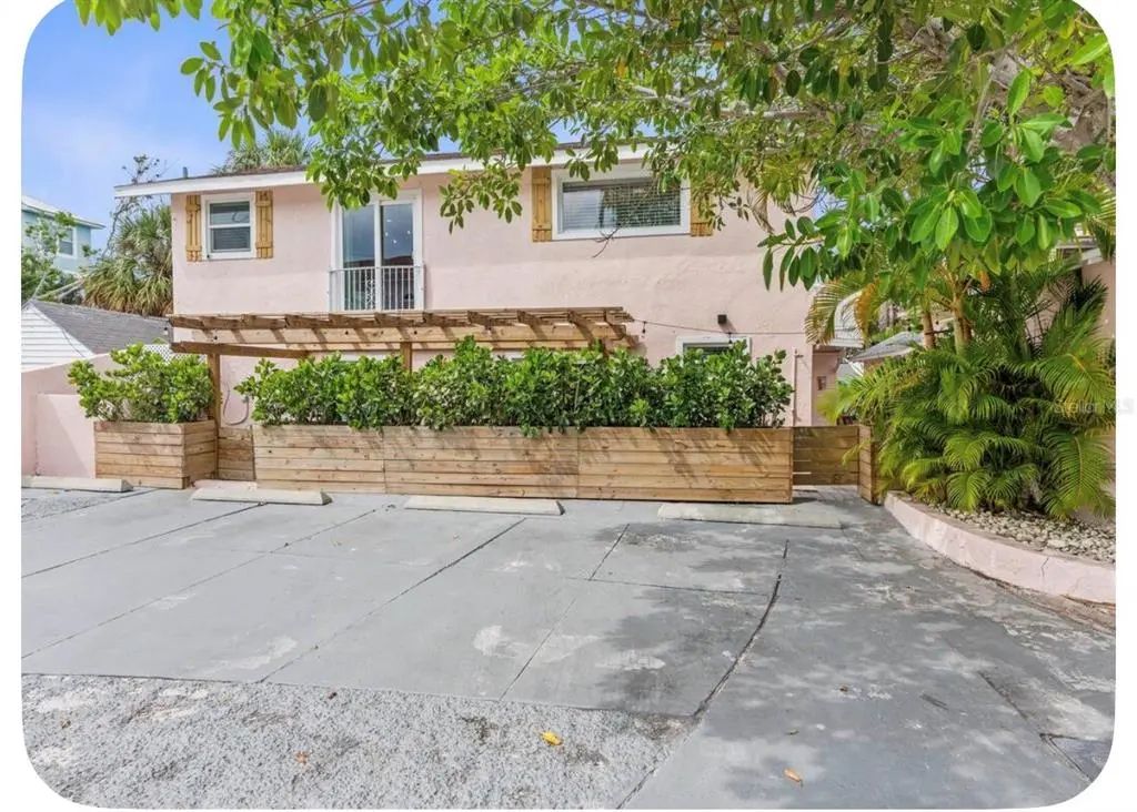 106 E Bay Drive, TREASURE ISLAND