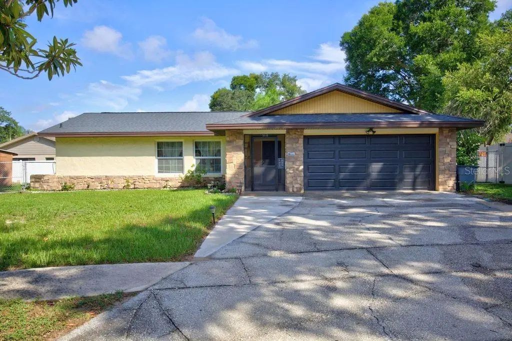 3110 Clovewood Place, SEFFNER