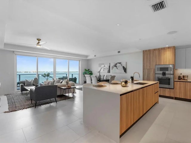 1020 Sunset Point Road 605, CLEARWATER