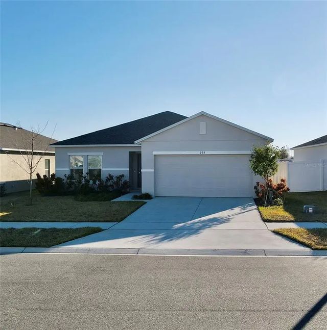 993 Calico Pointe Circle, GROVELAND