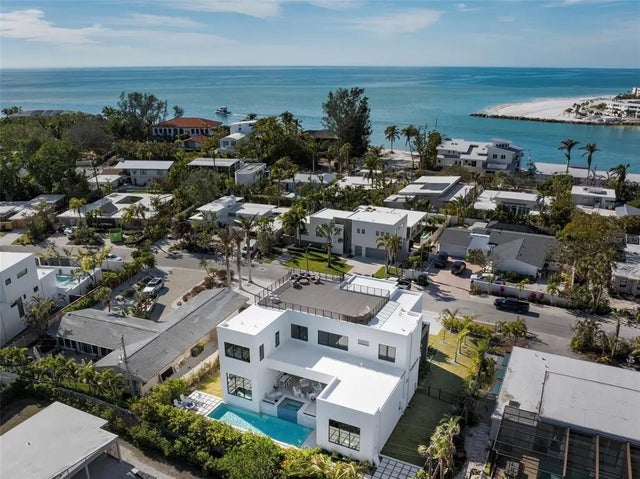 1212 Center Place, SARASOTA