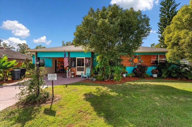 9 Poinsettia Drive, DEBARY