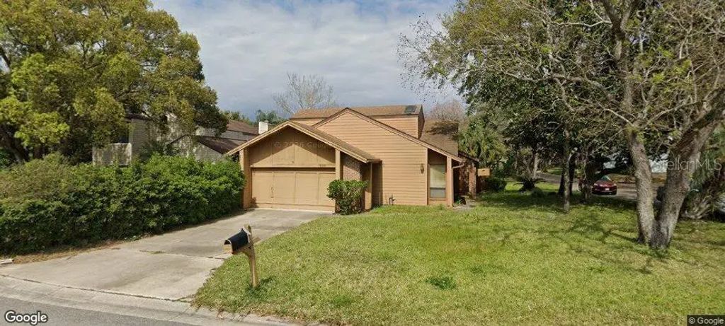 310 Hunters Point Court, LONGWOOD