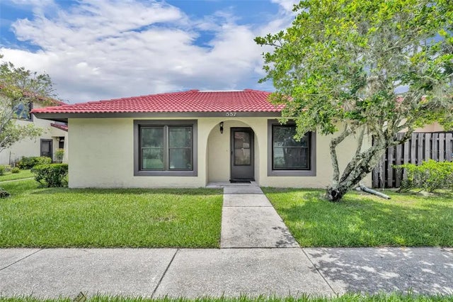 557 Hunter Circle, KISSIMMEE