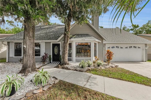 1916 River Crossing Drive, VALRICO