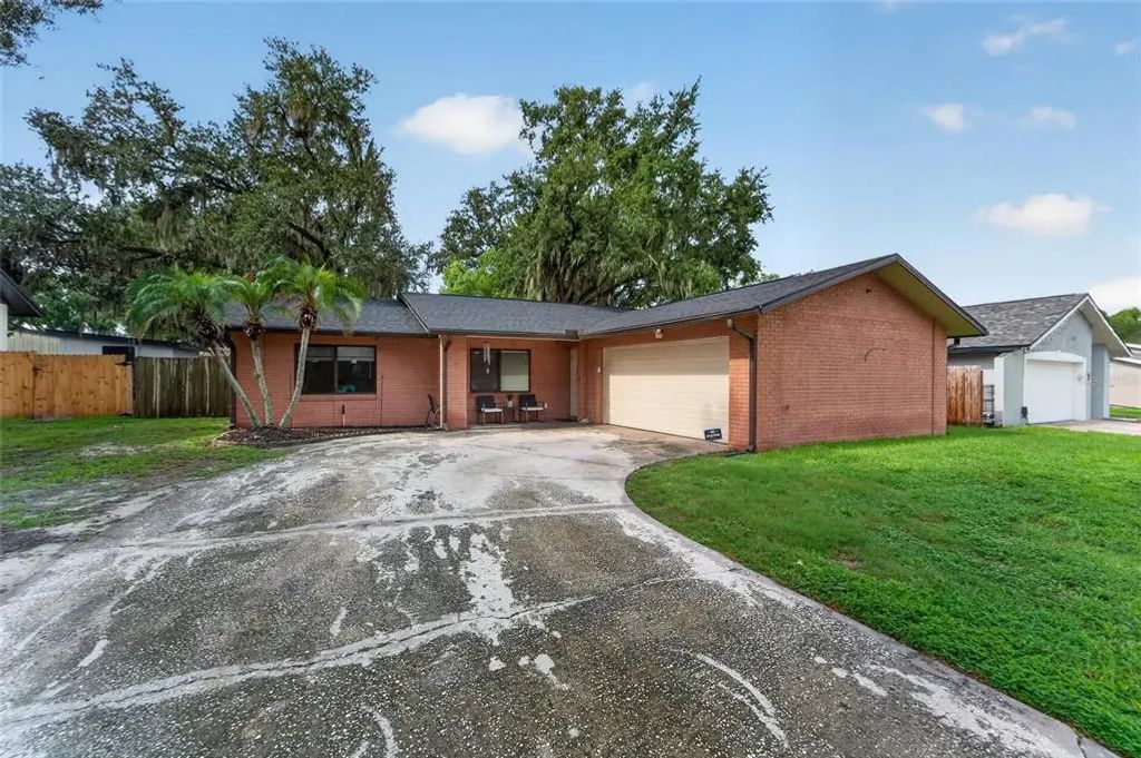 3721 Coppertree Circle, BRANDON