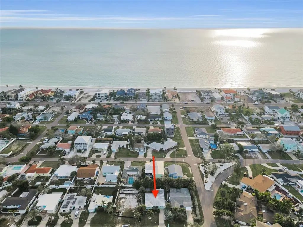 15812 3rd Street E, REDINGTON BEACH
