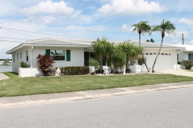 9665 Mainlands Boulevard W, PINELLAS PARK