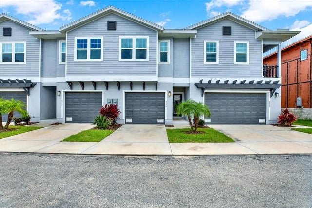 5749 Desert Rose Place, TAMPA