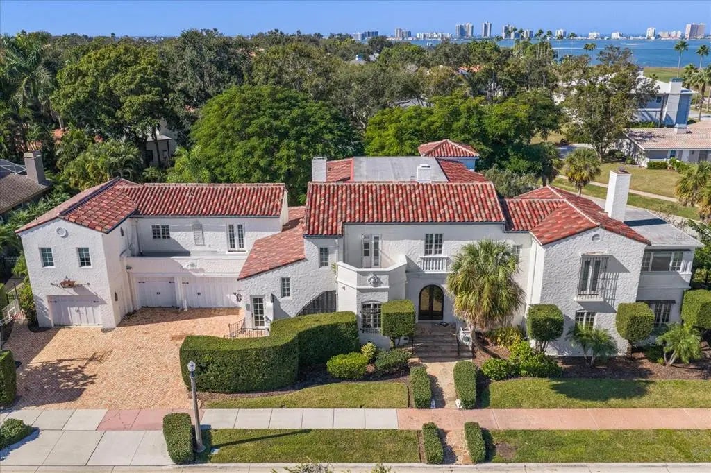 1102 Palm View Avenue, BELLEAIR