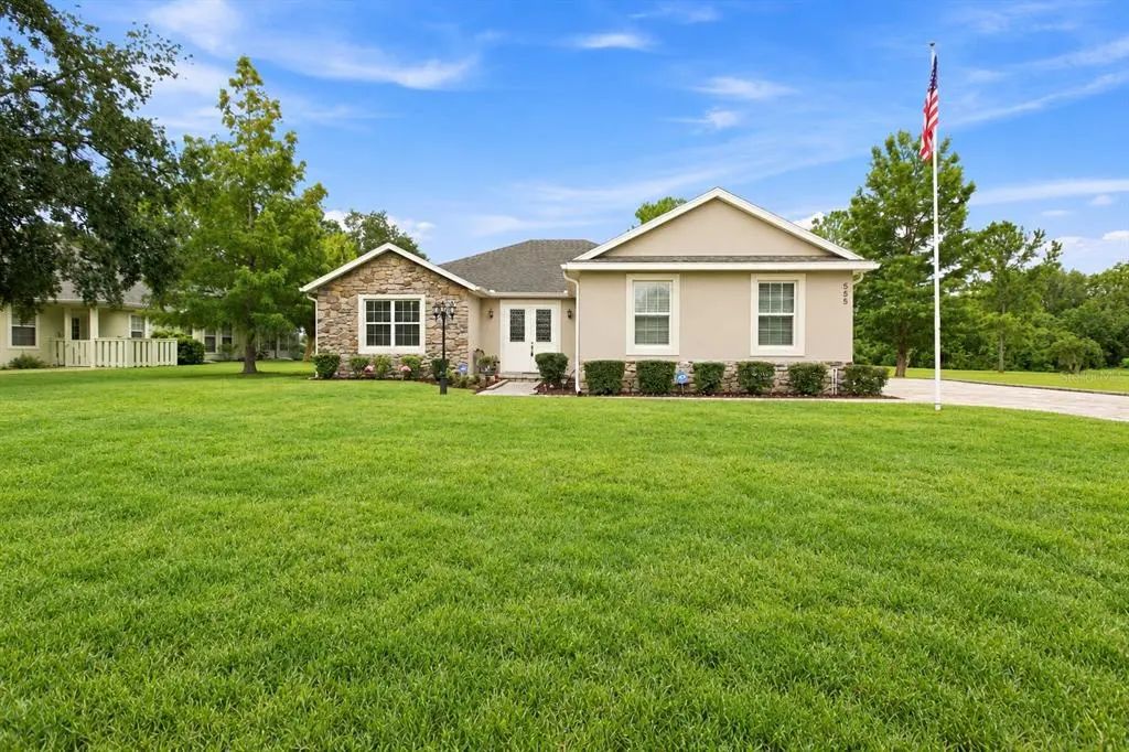 555 Dowling Circle, LADY LAKE