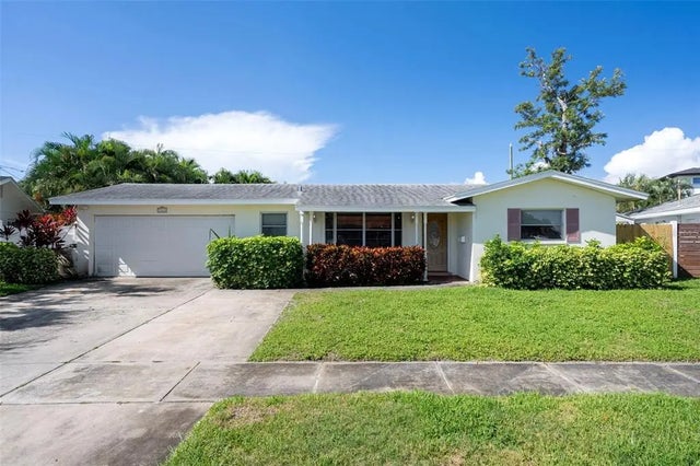 1563 Eden Isle Boulevard Ne, ST PETERSBURG