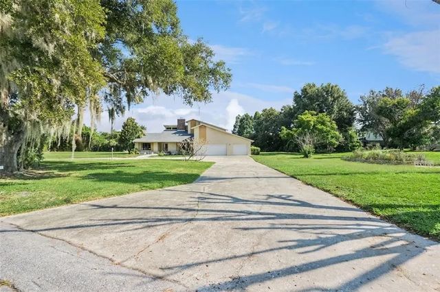 25 Lakewood Causeway, WINTER HAVEN