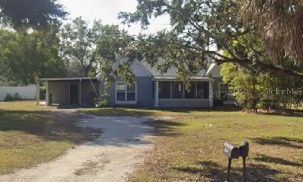 816 W Country Club Drive, TAMPA