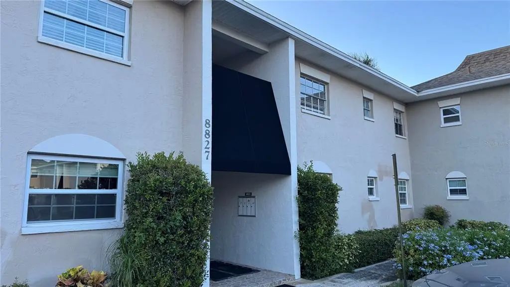 8827 Bay Pointe Drive 203, TAMPA
