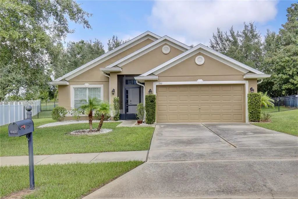 942 Willow Oak Loop, MINNEOLA