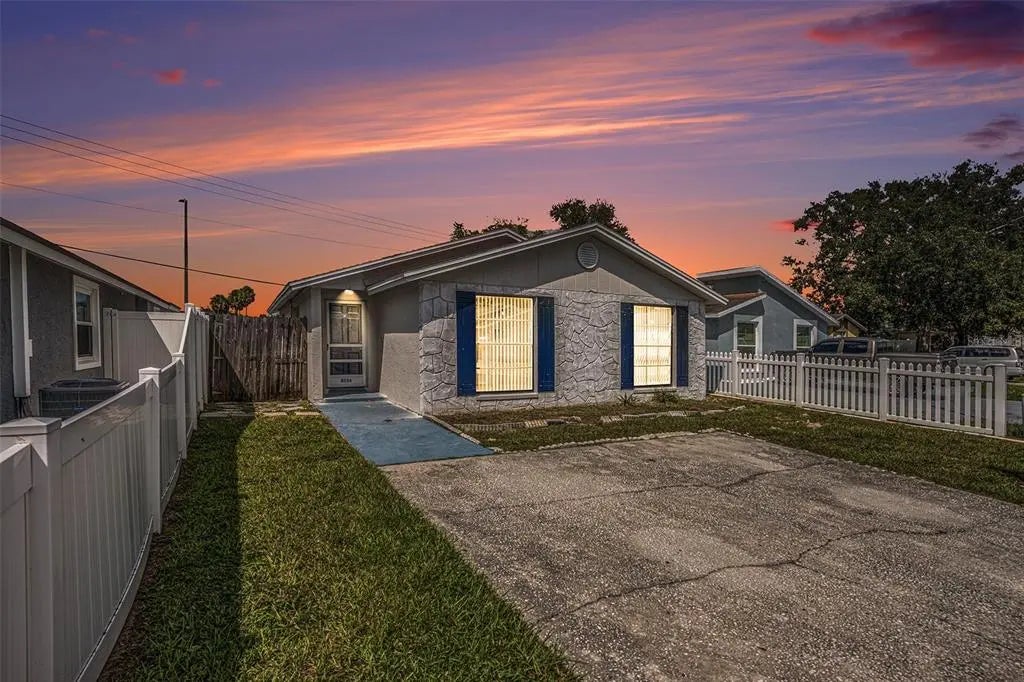 8234 Ravencroft Drive, TAMPA