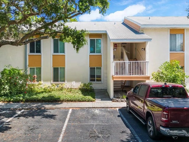 776 100th Avenue N 104, ST PETERSBURG