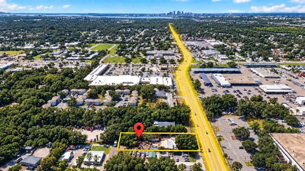 8021 Palm River Road, TAMPA